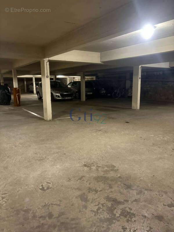 Parking a vendre avenue victor hugo - photo 3