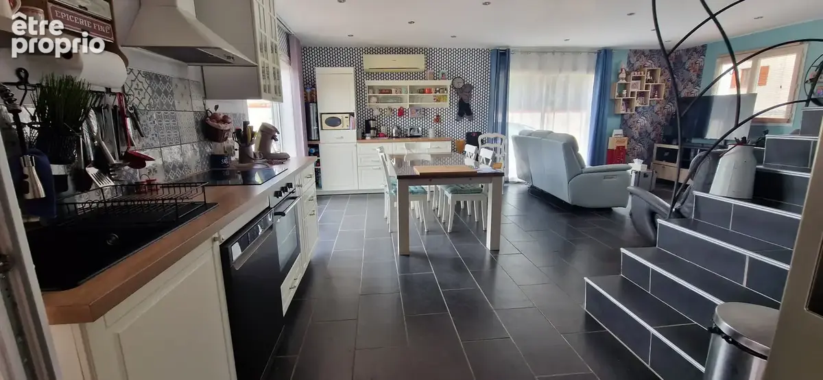 À vendre, belle maison 4 faces située sur un terrain de 670 m2, offrant un cadre de vie agréable et de belles - photo 5
