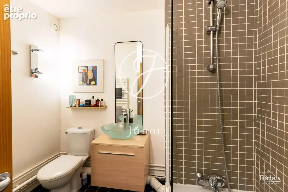 Paris 18e - LAMARCK CAULAINCOURT - Appartement à vendre - 34.21m² loi Carrez - Terrasse - Jardin - Piscine. - photo 15