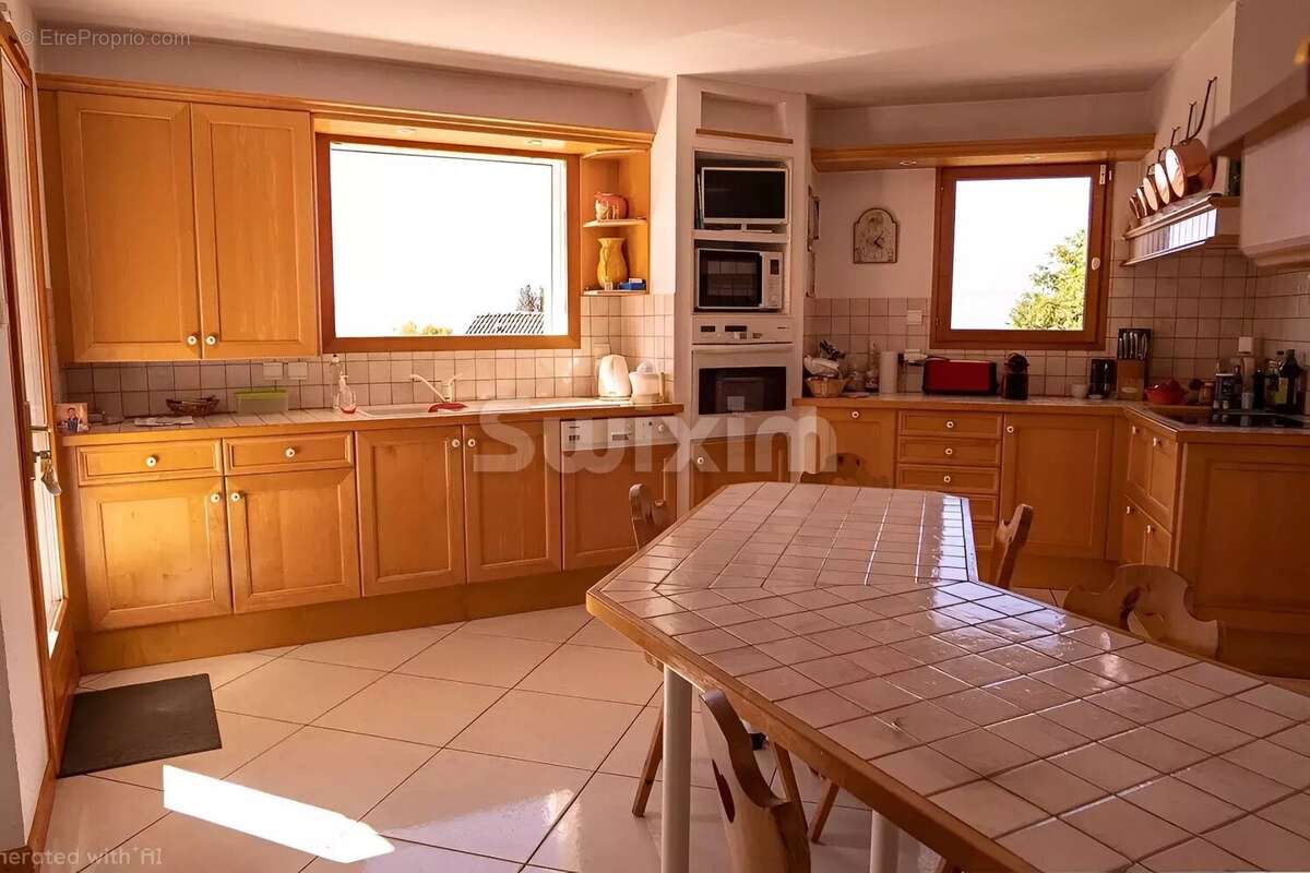 Maison à SAINT-CERGUES