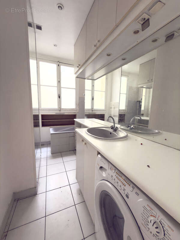 Appartement 60 m² à Paris-10e  - photo 9