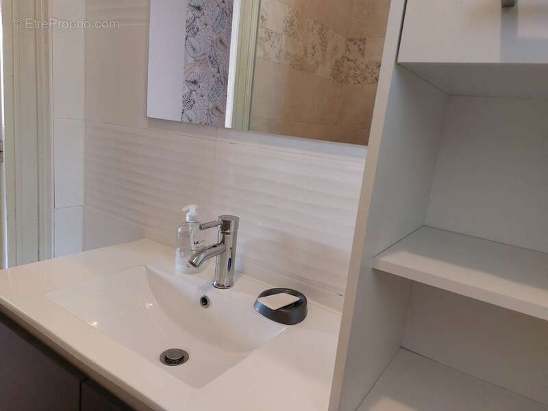 Maison à SAINT-MEDARD-DE-GUIZIERES