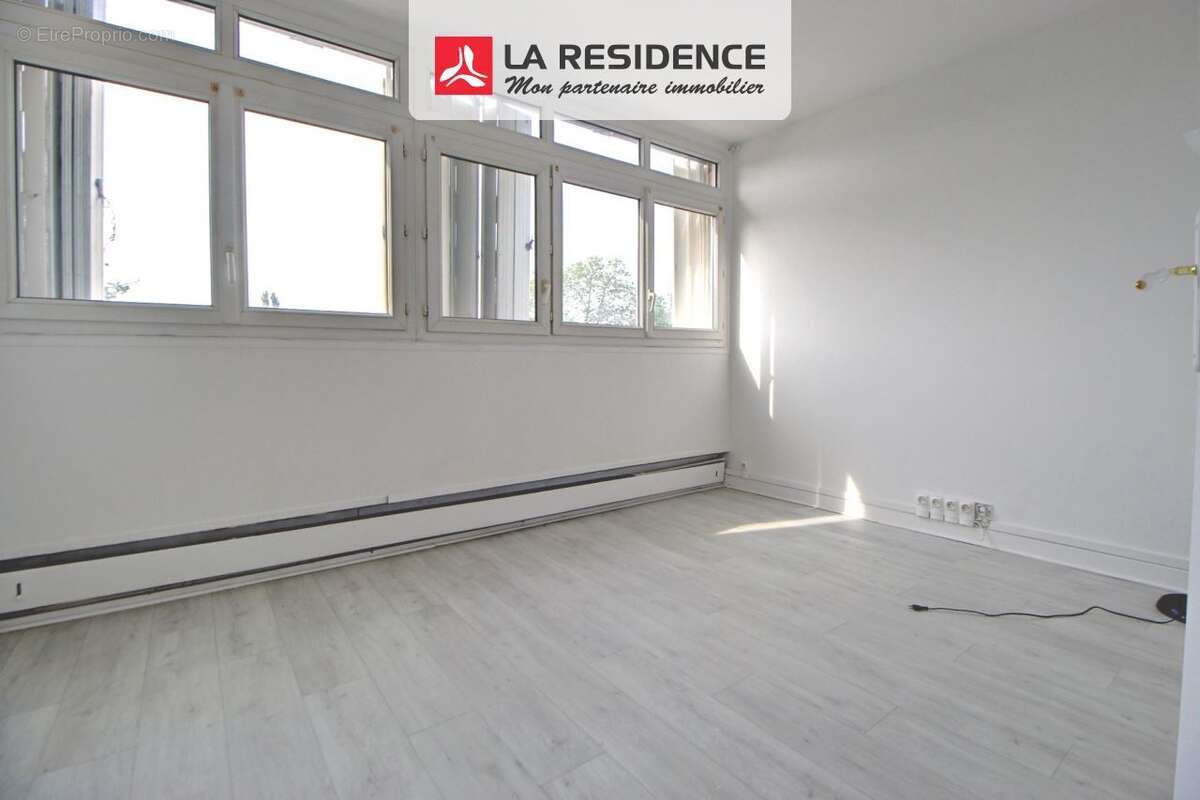 Appartement à VERNEUIL-SUR-SEINE