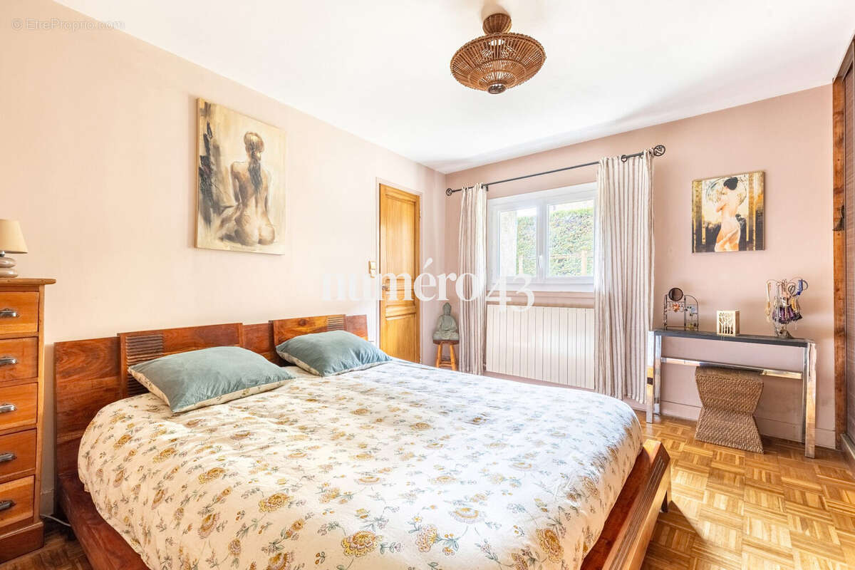 Chambre 1 - Maison à ILLATS