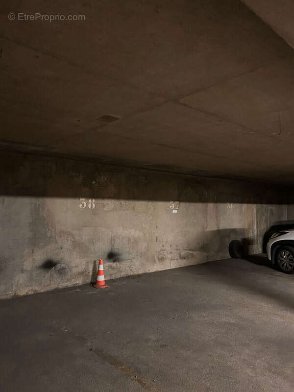 Parking à NEUILLY-SUR-SEINE