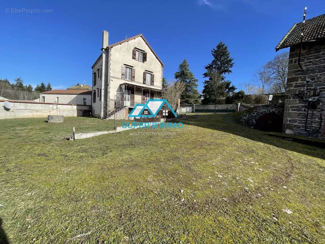 Maison à PAULHAGUET