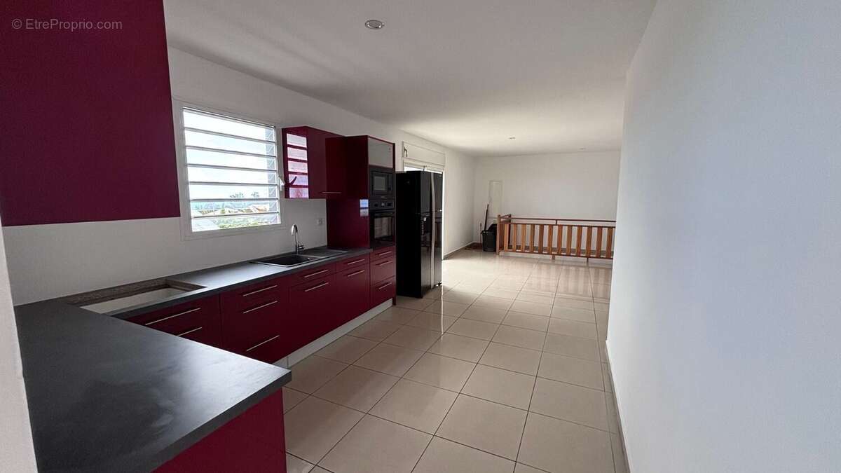 Maison 100 m² à Le Tampon  - photo 7
