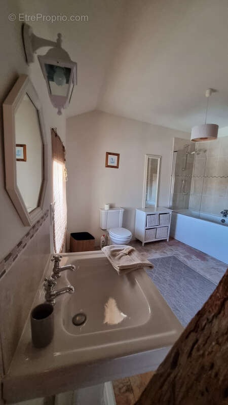 Maison à MONTOULIERS