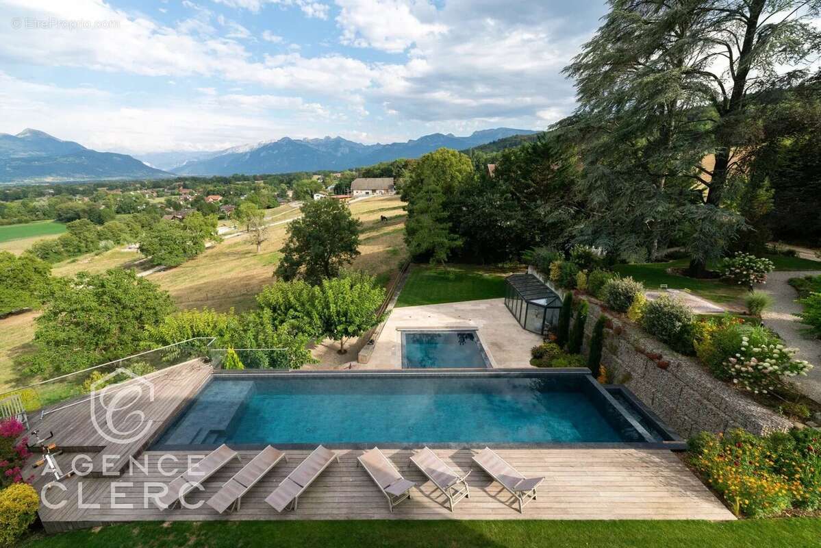 Maison à PERS-JUSSY