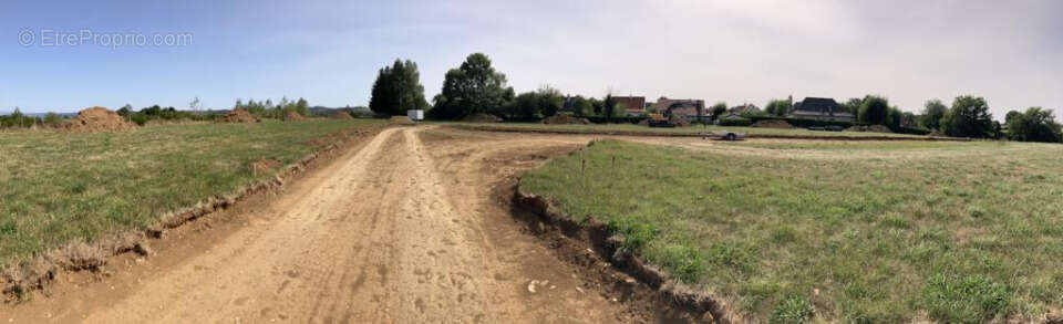 Terrain 829 m² à Arpajon-Sur-Cere  - photo 2