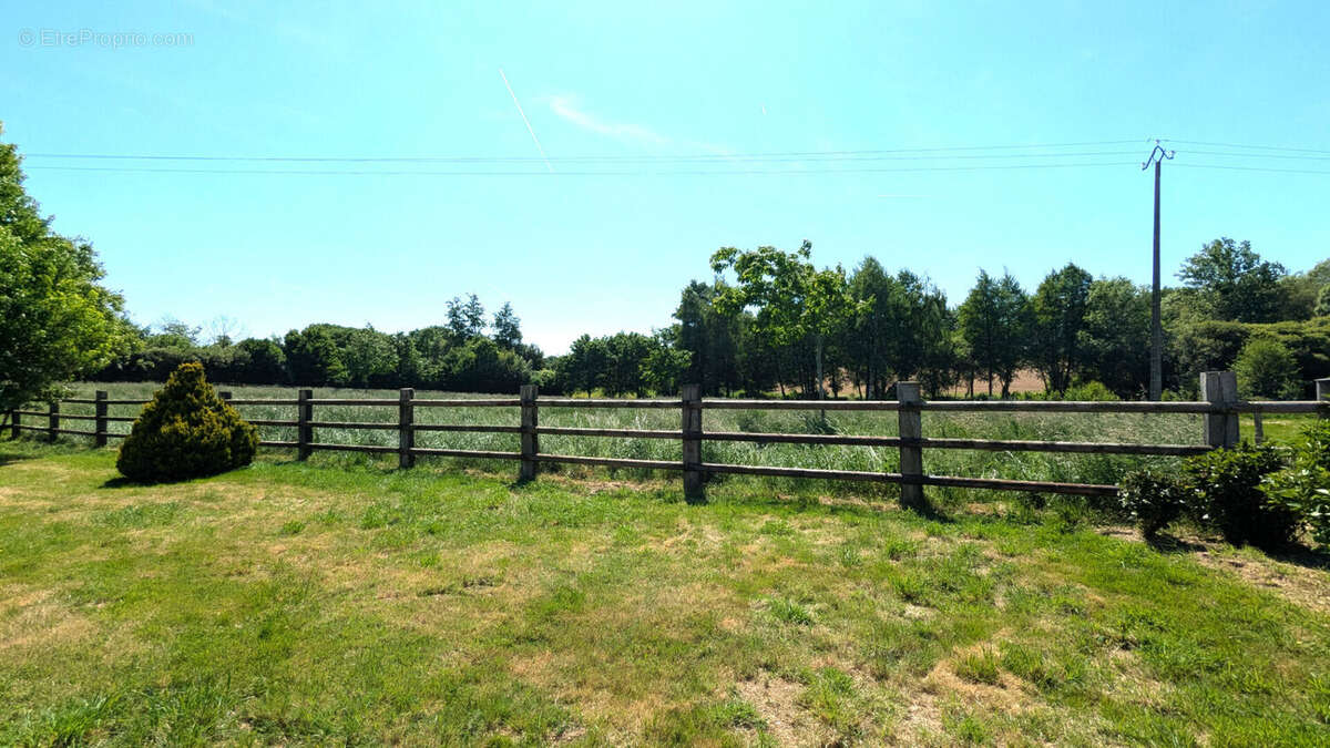 Maison à COSSE-LE-VIVIEN