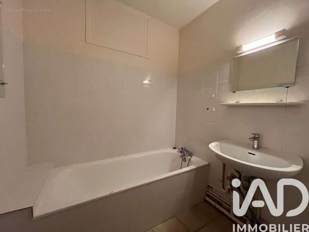 Photo 9 - Appartement à DECINES-CHARPIEU