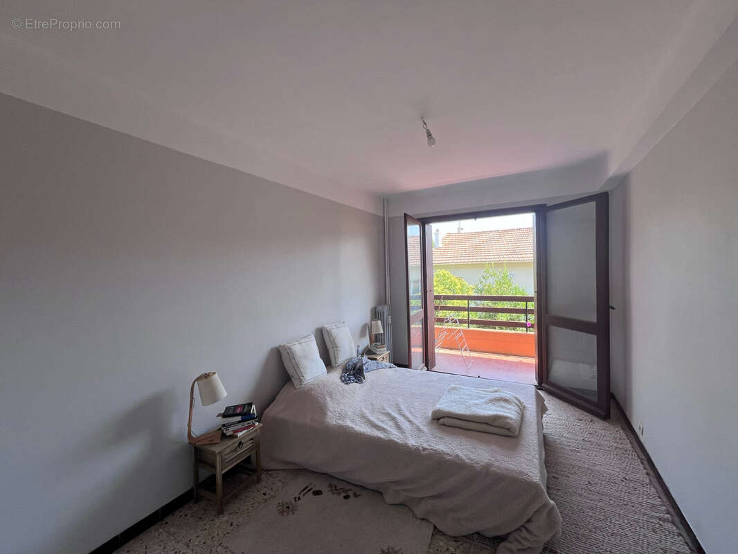 Appartement t3/t4 lumineux dans residence securisee avec vue degagee terrasse et cave la seyne sur mer - photo 7