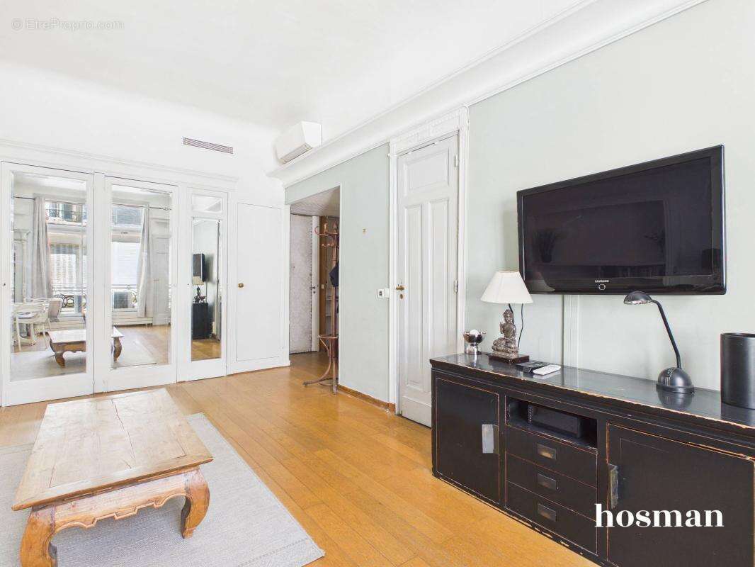 Appartement à PARIS-8E