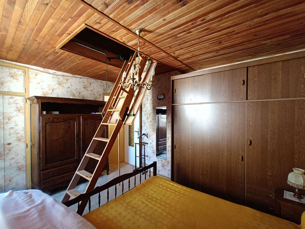 Maison à LIVINHAC-LE-HAUT