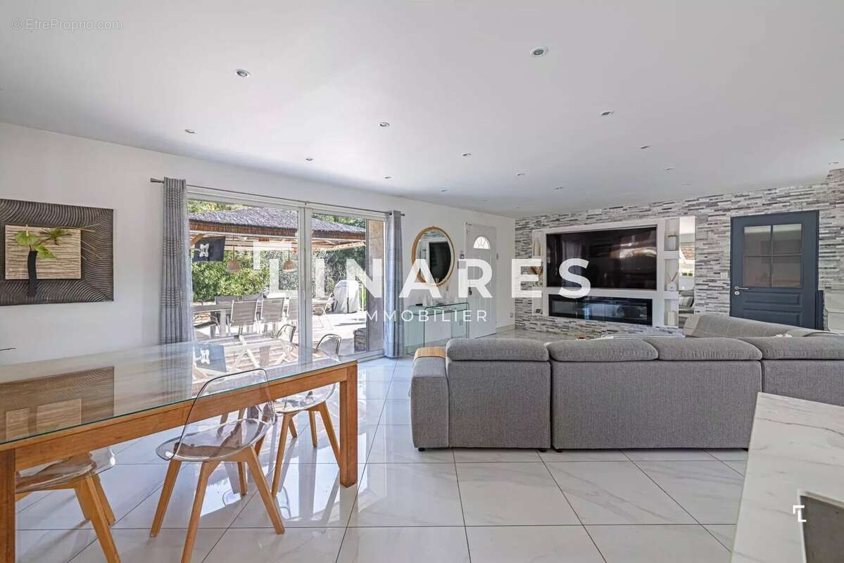 L'IMPRENABLE - Maison T8 de  200m²  + 2 Piscines - Parcelle 1600m² - 13013 Les Médecins - photo 4