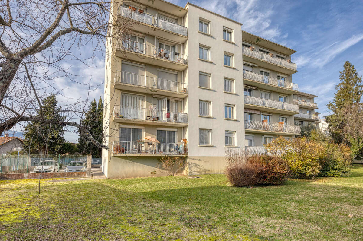 Appartement à SAINT-MARTIN-D'HERES