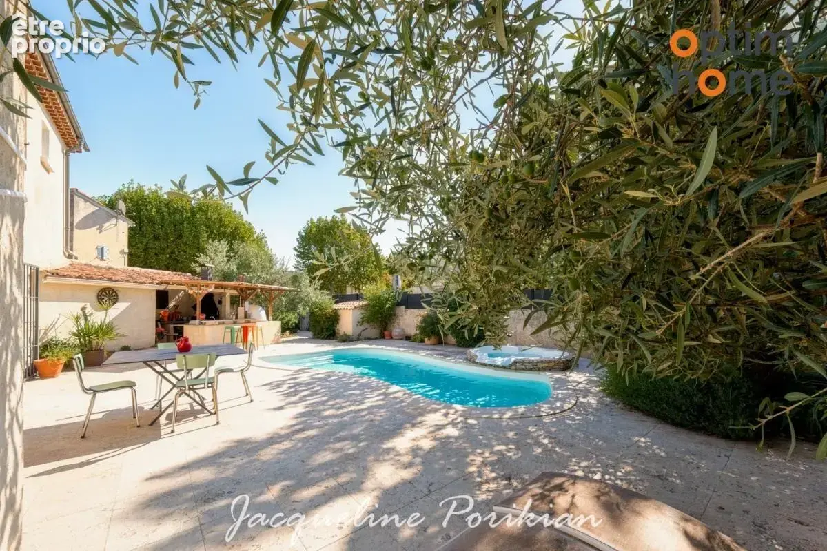 Saint Martin de la Brasque : Ancienne bergerie 5 pièces avec extérieur, garage  et piscine - photo 3