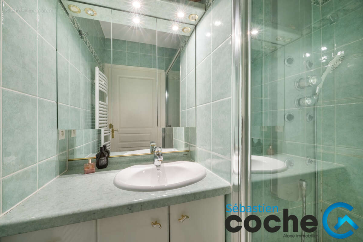 Appartement à CHARBONNIERES-LES-BAINS