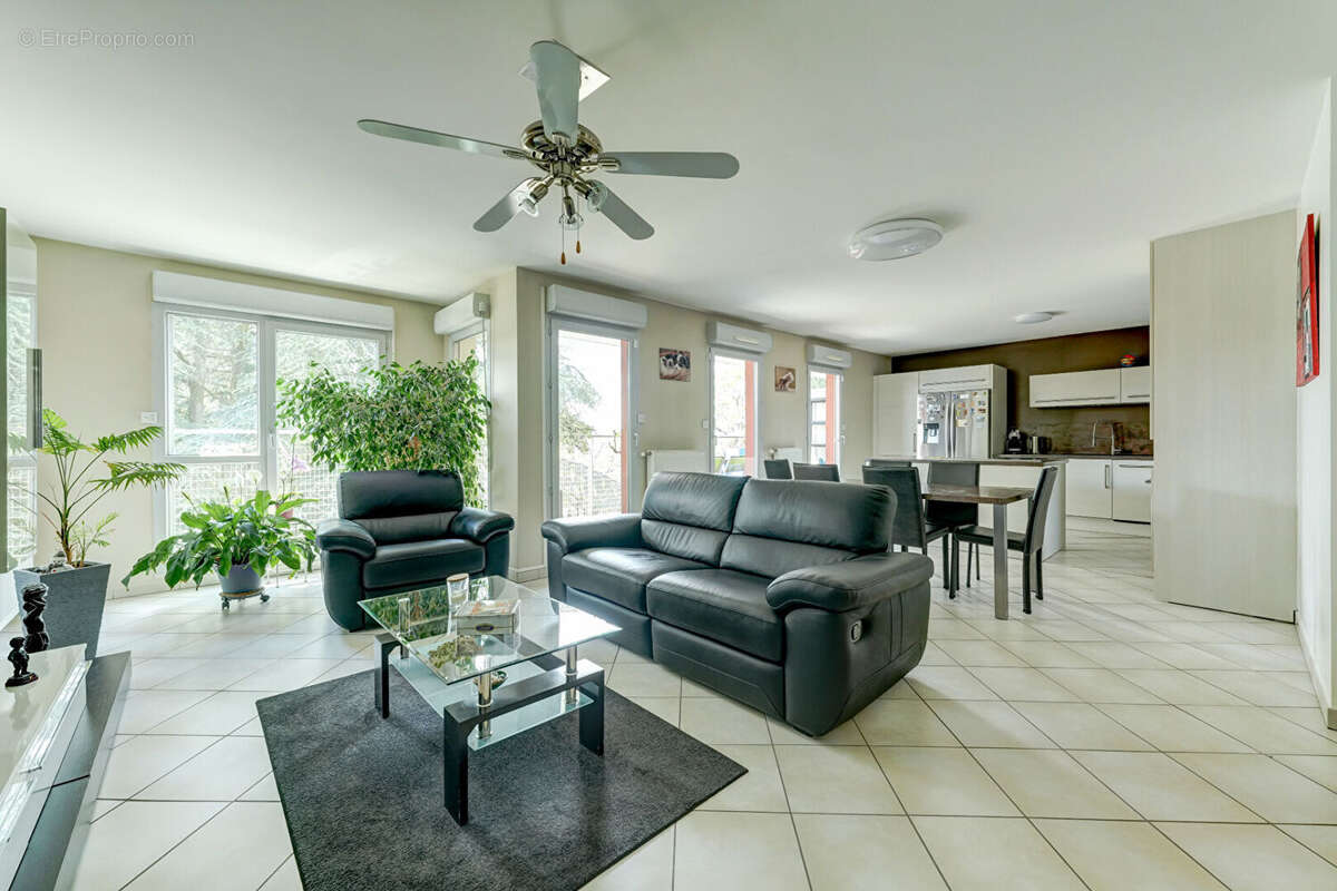 Appartement à DECINES-CHARPIEU