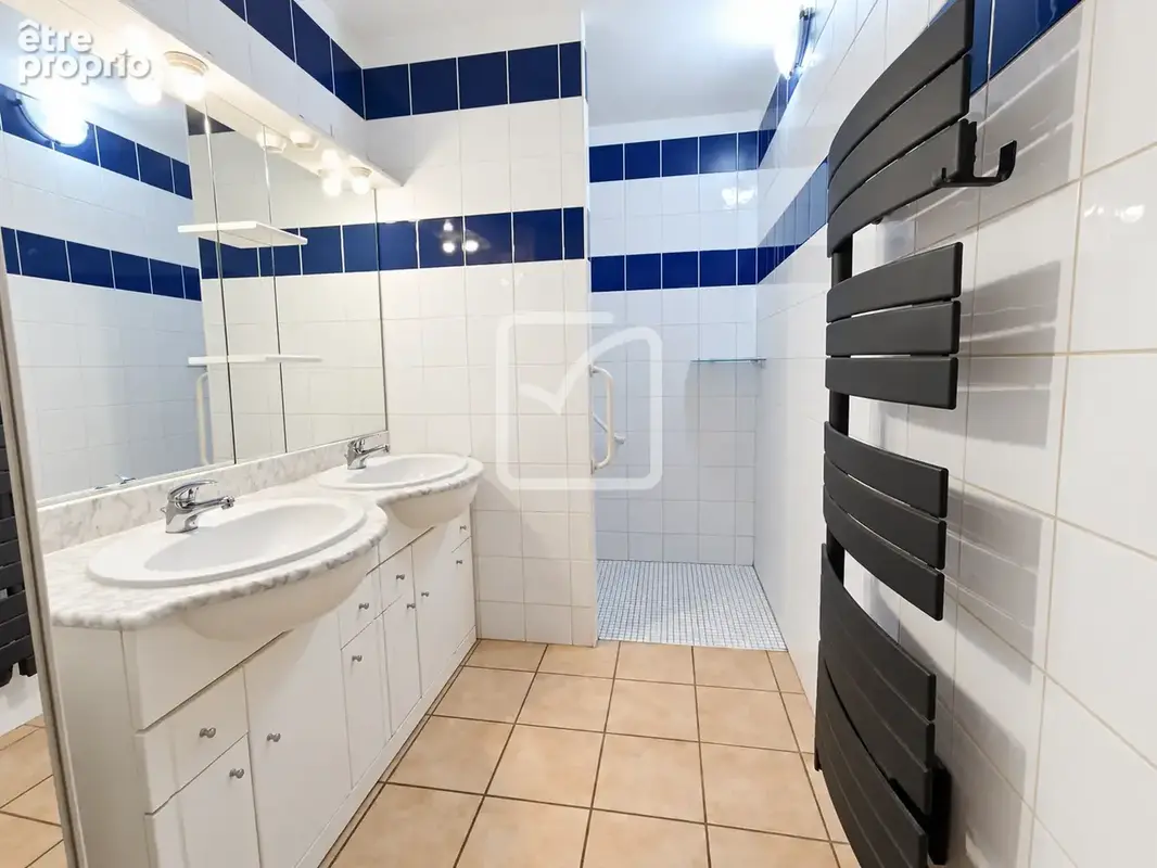Villeréal   Maison T3 avec véranda 99m2, parking et garage dans une résidence seniors avec piscine - photo 5