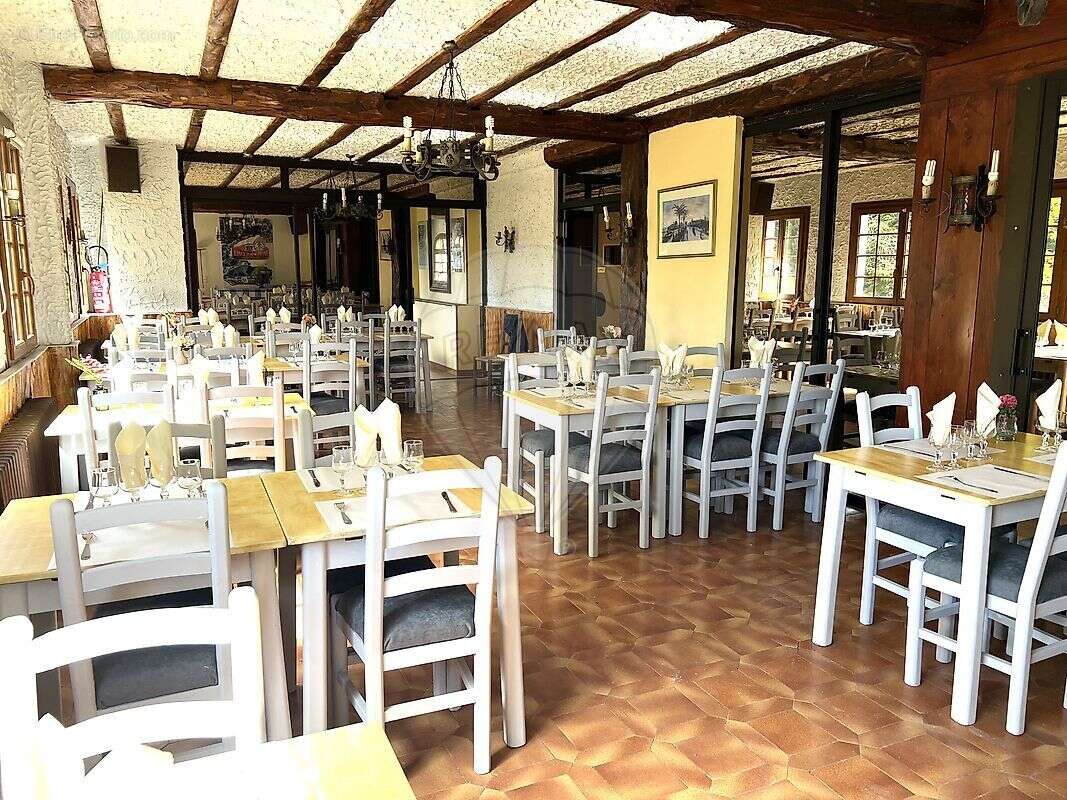 Commerce à L&#039;ESCARENE