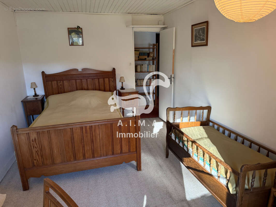 Mios, en quartier sur 5 000m2 de terrain maison avec appartement et grange - photo 14