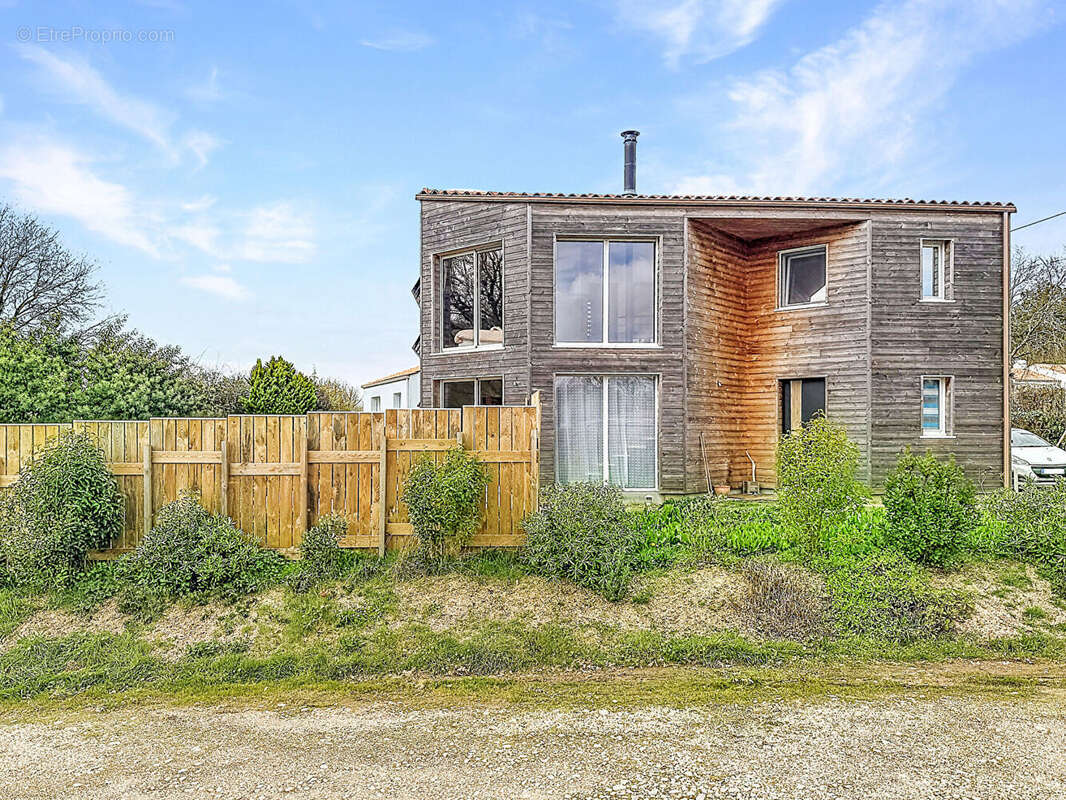Maison à COMMEQUIERS