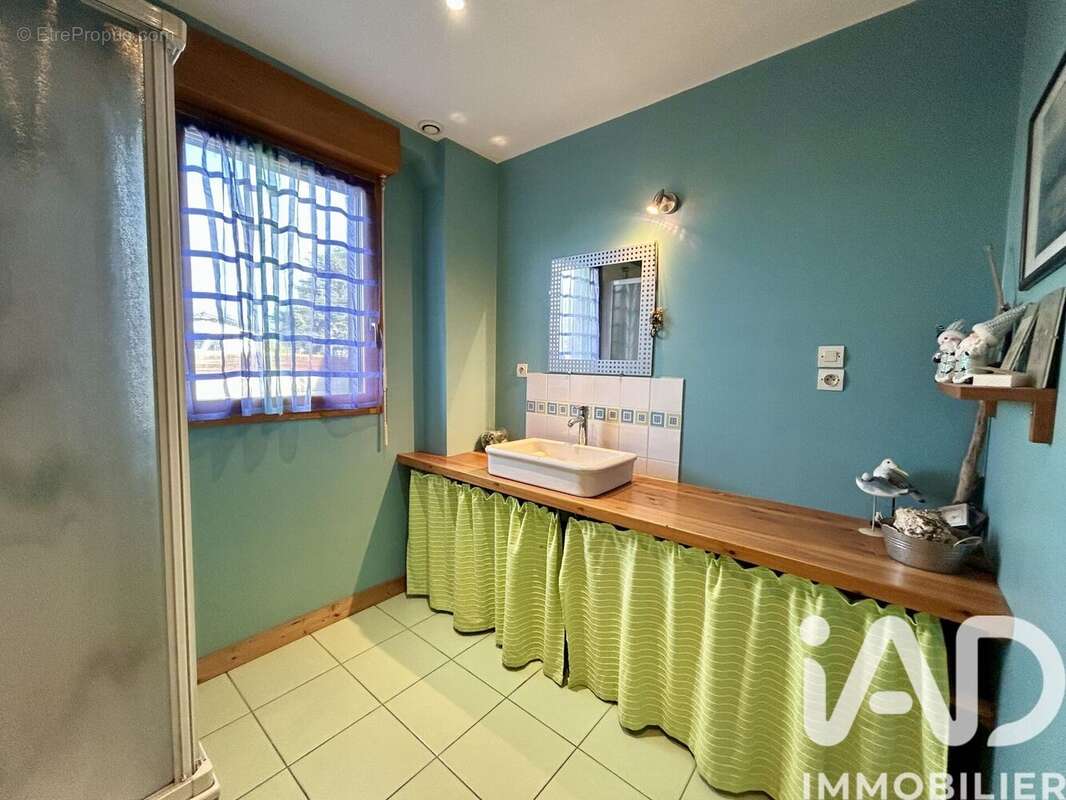 Maison 121 m² à Yvias  - photo 6