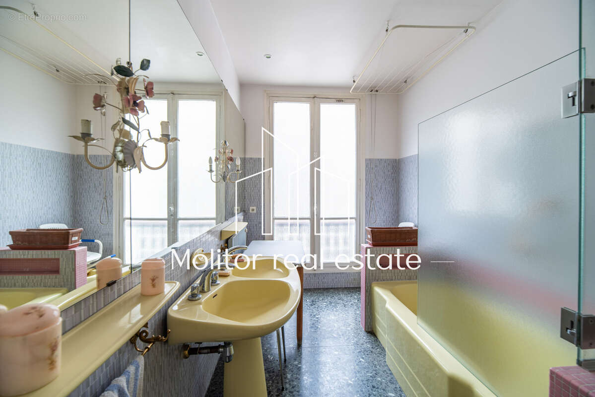 Appartement à PARIS-8E