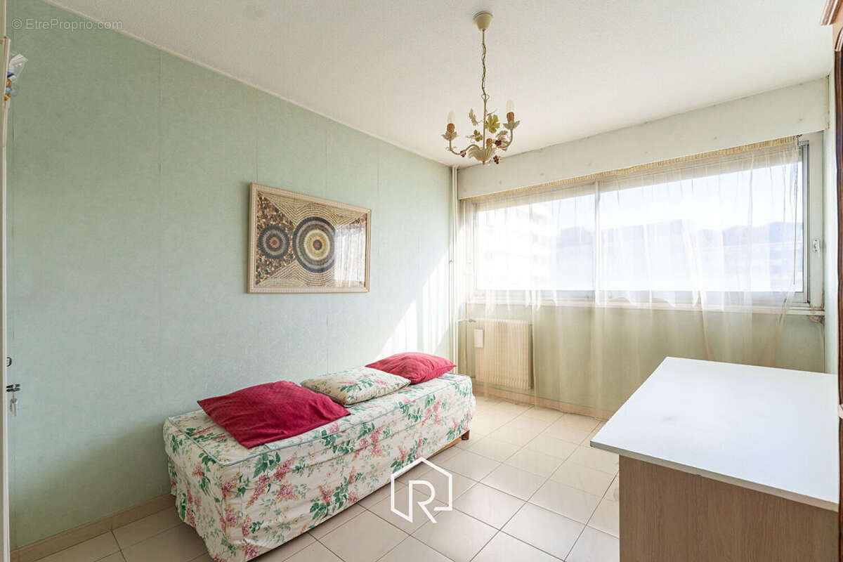 Appartement à MARSEILLE-4E