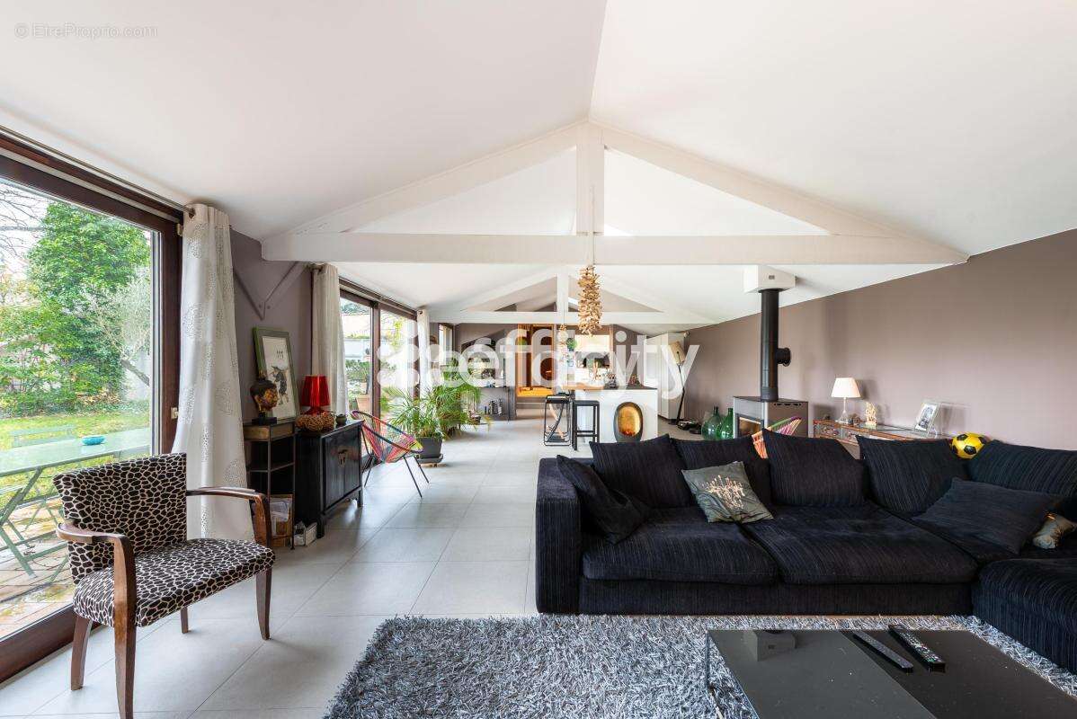 Maison à COLLONGES-AU-MONT-D&#039;OR