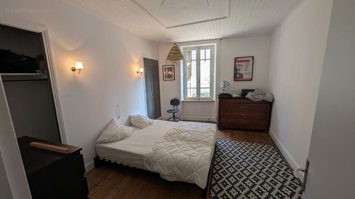 Maison à PEZENS