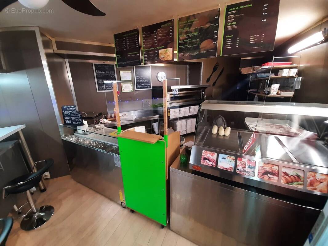 Commerce à NEUVILLE-DE-POITOU