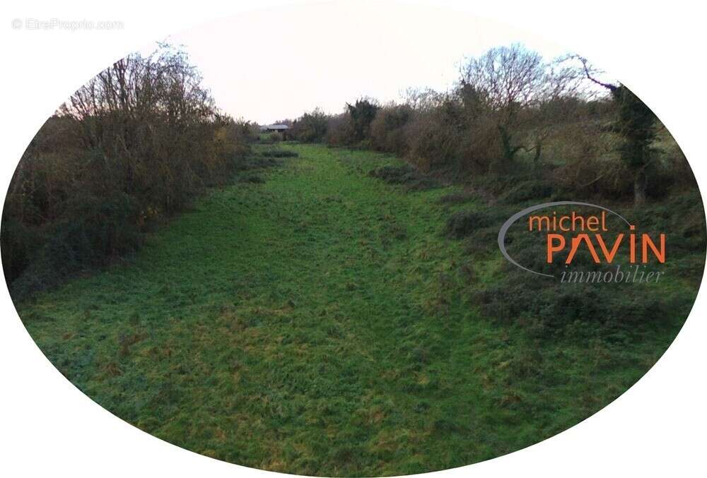 Terrain à CHARLY