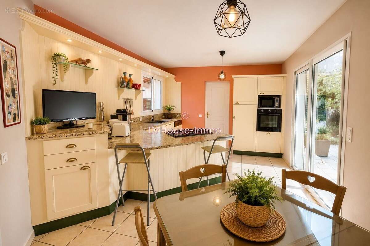Maison 261 m² à Palaja  - photo 4