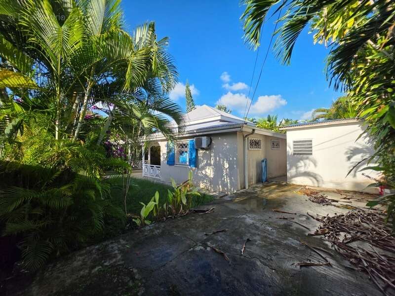 Maison à BAIE-MAHAULT