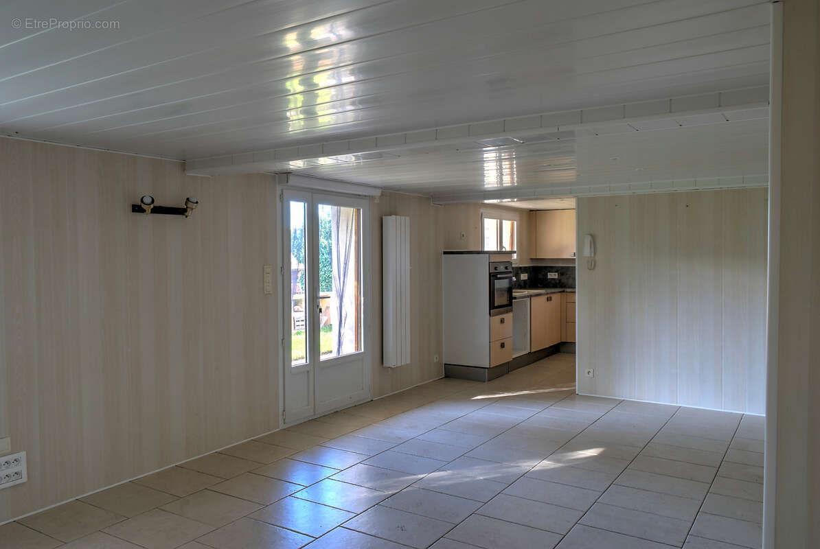 GENAY (69) - Maison 141 m² - 7 pièces - 1775 m² de terrain - Fort potentiel - photo 10