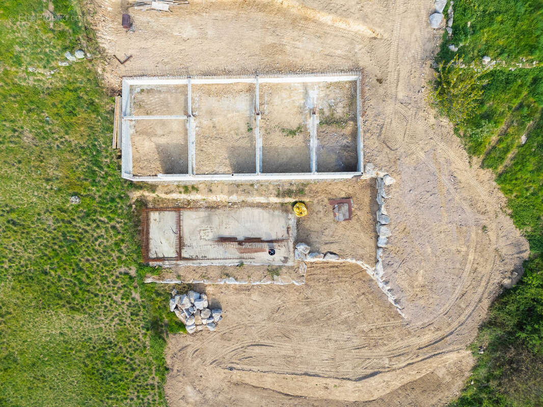 Terrain à SAINT-CIERGE-LA-SERRE