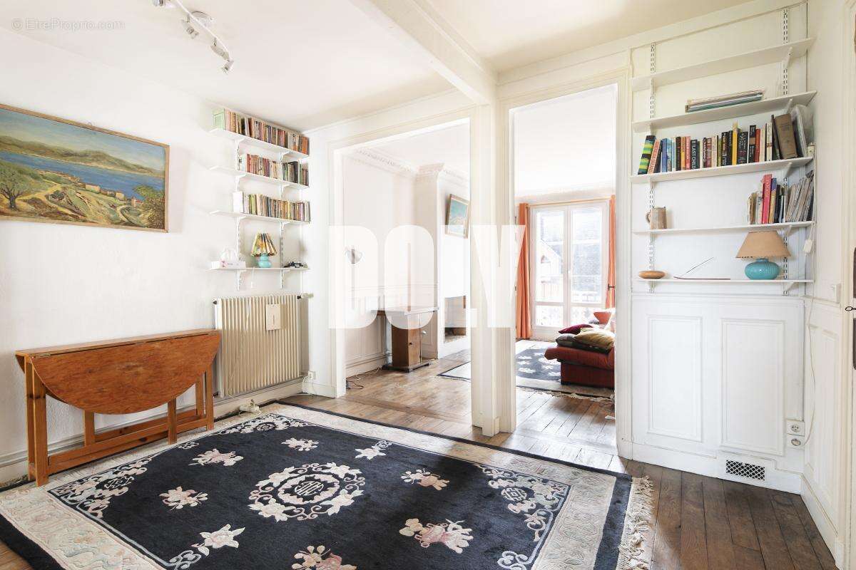Appartement à PARIS-14E