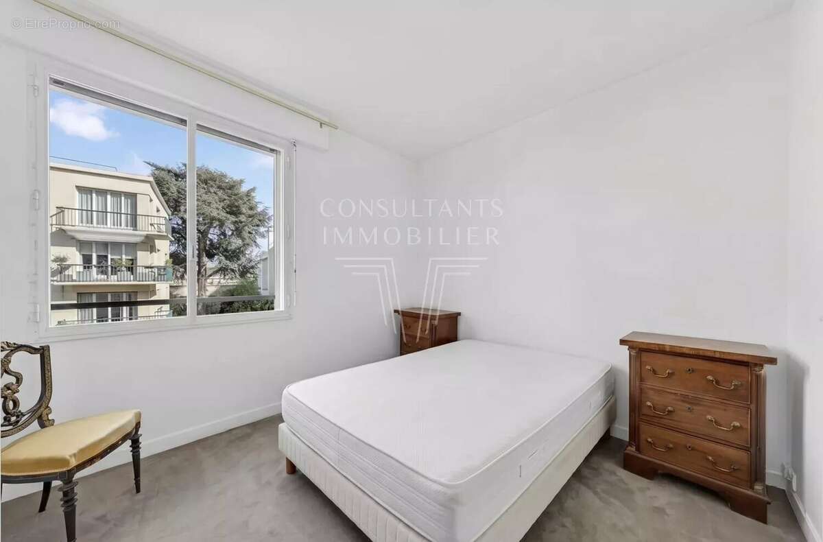 Appartement à NEUILLY-SUR-SEINE