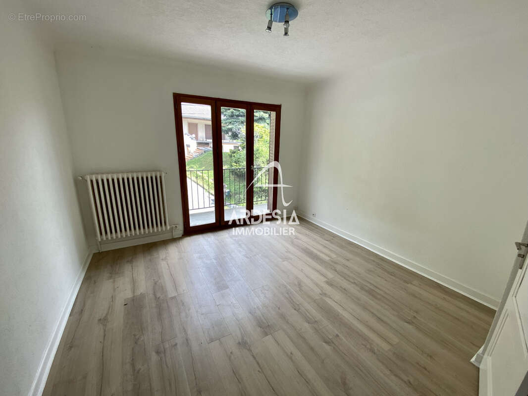 Appartement à SAINT-JULIEN-MONT-DENIS