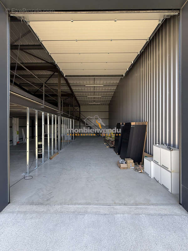 Commerce 222 m² à Ytrac  - photo 2