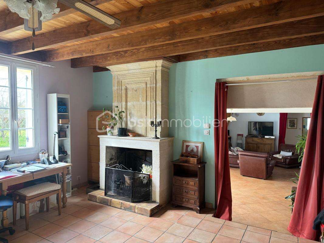 Maison à COUTRAS