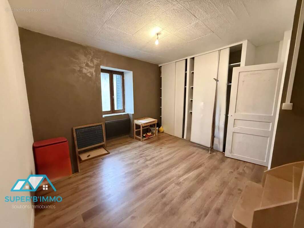 Maison à FRUGERES-LES-MINES