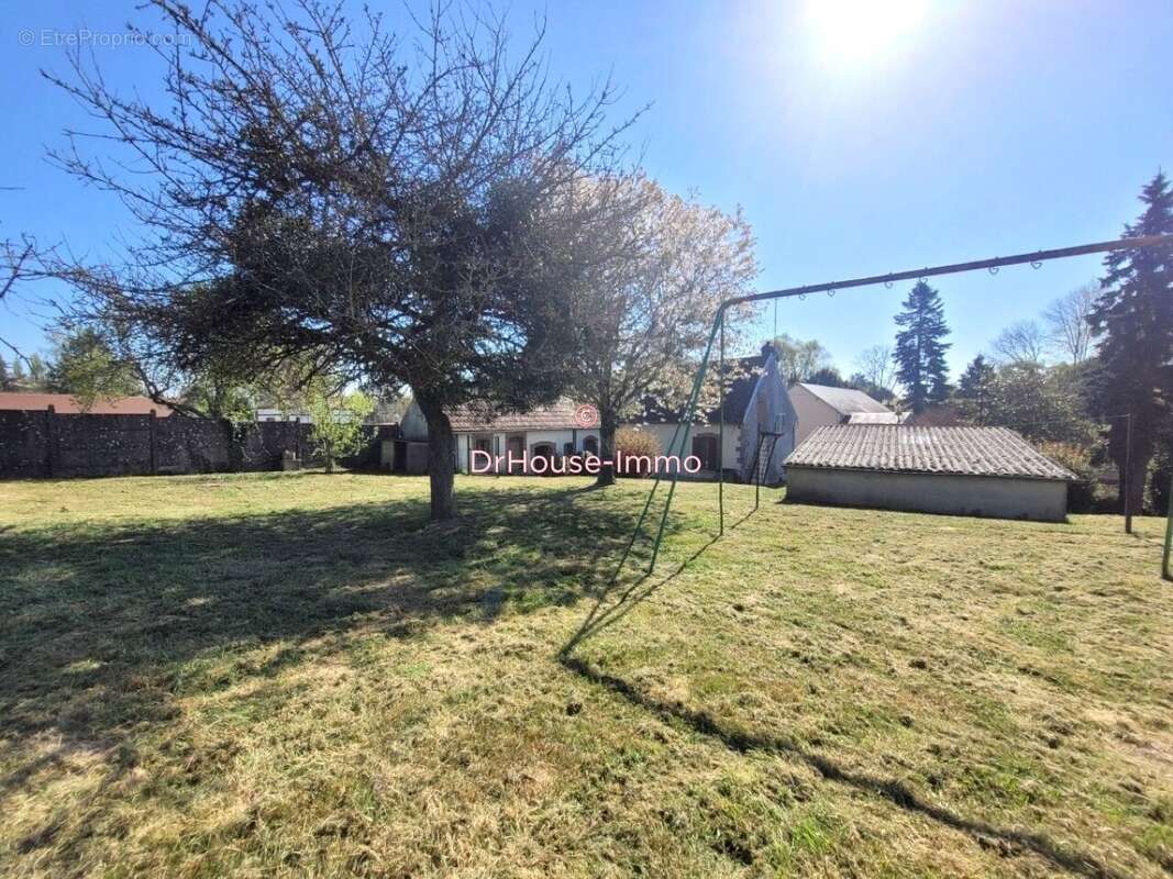 Maison à SAVIGNY-SUR-CLAIRIS