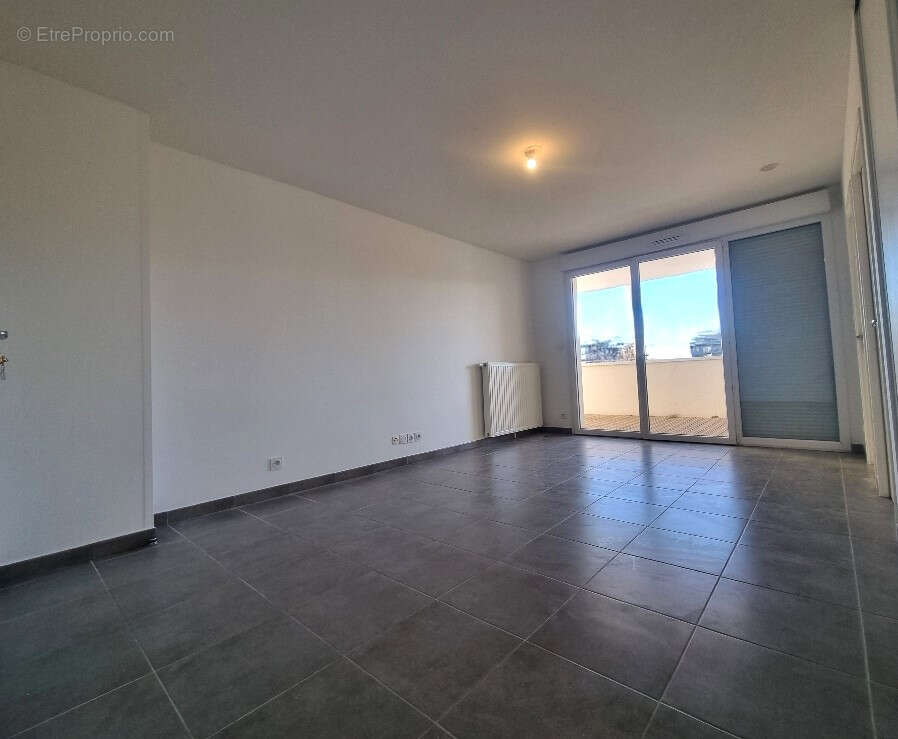 Appartement à BEAUZELLE