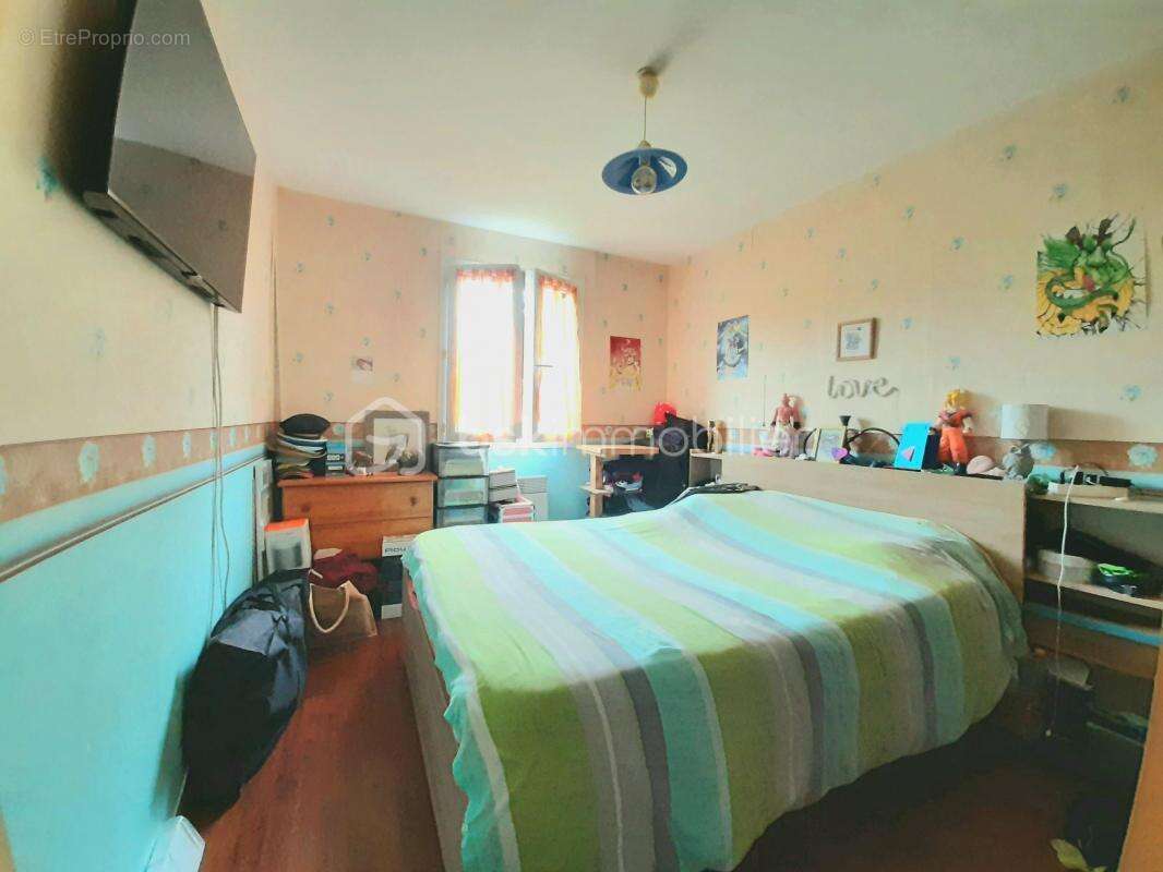 Maison à SAINT-LAURENT-SUR-GORRE