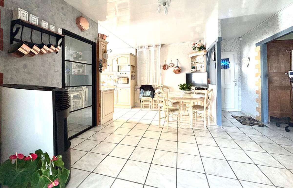 Maison à LA MENITRE