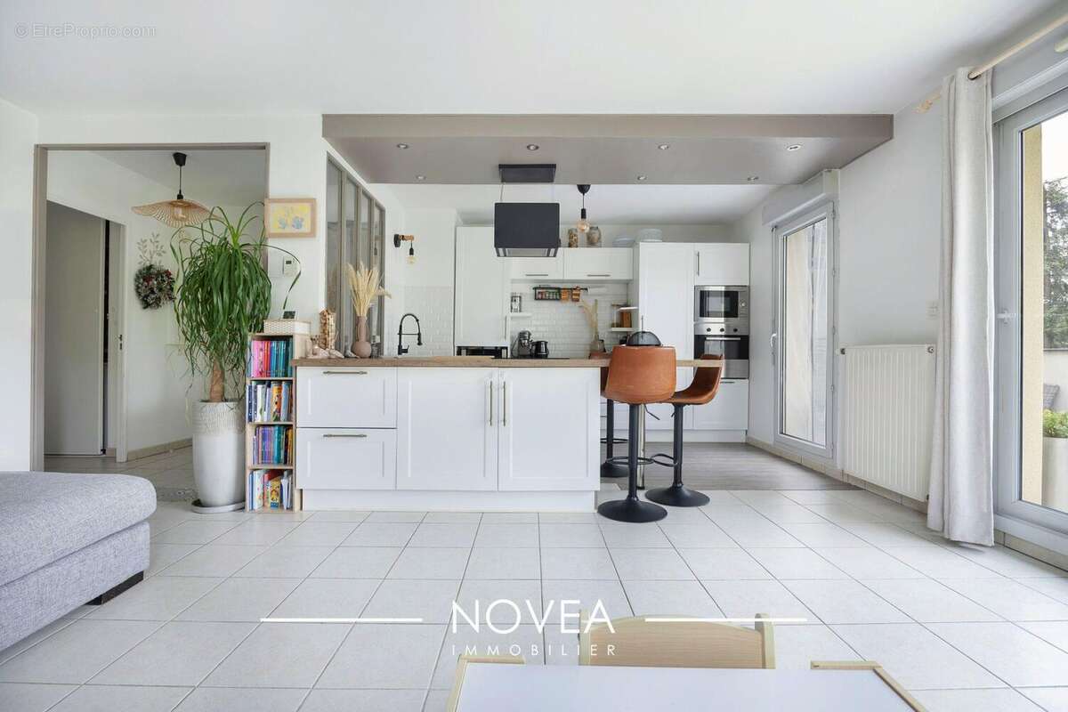 Appartement à NEUVILLE-SUR-SAONE